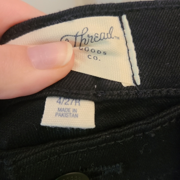 Universal Threads Women's High-Rise Midi Jean Shorts Black Size 4 Casual Capsule - Picture 13 of 15